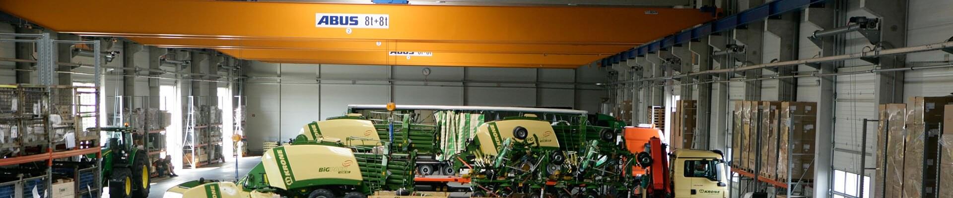 Suwnica o nośności 8 t i 8 t w hali produkcyjnej techniki maszyn rolniczych w Niemczech