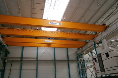 Suwnice o udźwigu 20 t i 80 t każda w hali produkcyjnej ENERCO we Francji